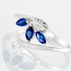 Bague Petale Or Blanc Saphir Et Diamant