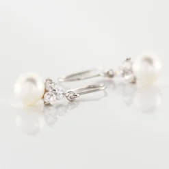 Boucles D'oreilles Pendantes Taissia Or Blanc Perle Culture Et Oxyde