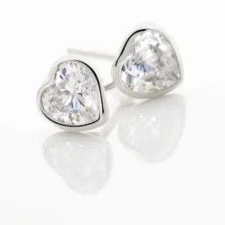 Boucles D'oreilles Puces Coeur Serti Clos Or Blanc Oxyde De Zirconium