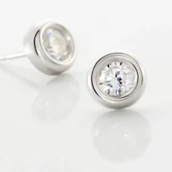 Boucles D'oreilles Puces Eden Serti Pneu Or Blanc Oxyde De Zirconium