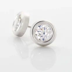 Boucles D'oreilles Puces Eden Serti Pneu Or Blanc Oxyde De Zirconium
