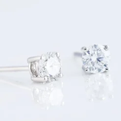 Boucles D'oreilles Puces 4 Griffes Or Blanc Diamant Synthetique