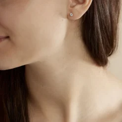 Boucles D'oreilles Puces 4 Griffes Or Blanc Diamant Synthetique