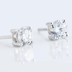 Boucles D'oreilles Puces 4 Griffes Or Blanc Diamant Synthetique