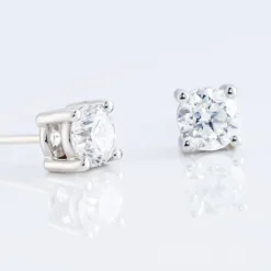 Boucles D'oreilles Puces 4 Griffes Or Blanc Diamant Synthetique