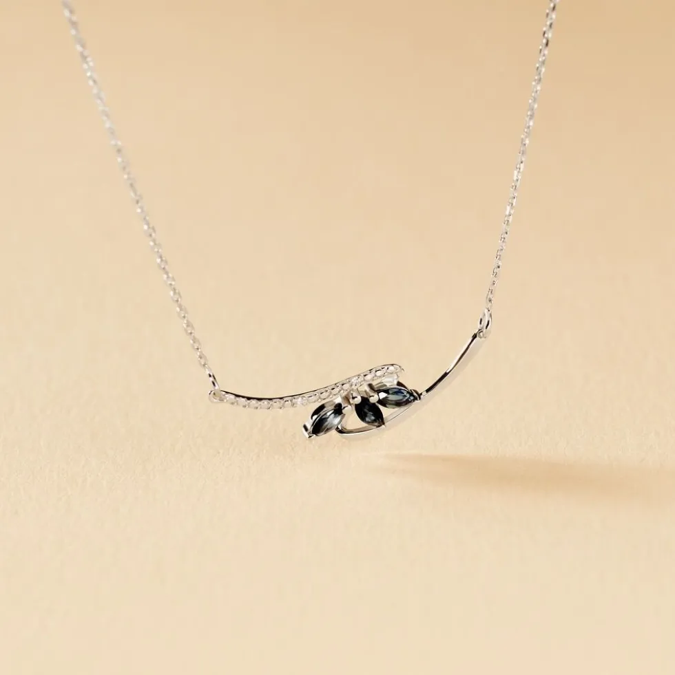 Collier Petale Or Blanc Saphir Et Diamant