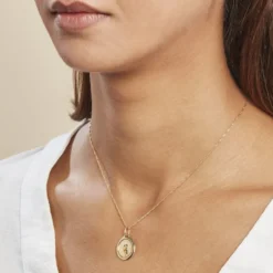 Pendentif Vierge Ovale Or Jaune